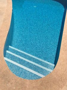 piscina azul claro img2